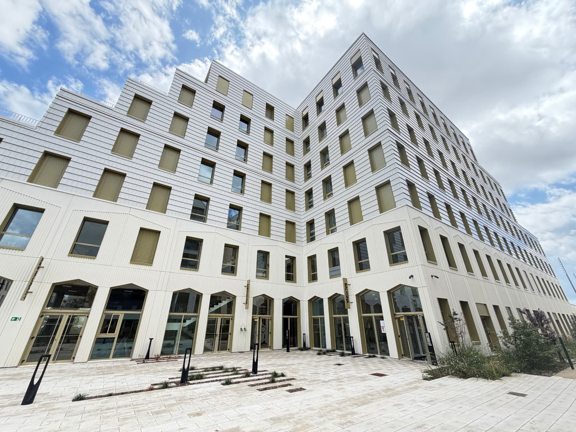 Façade du bâtiment du centre dentaire Bordeaux Belvédère